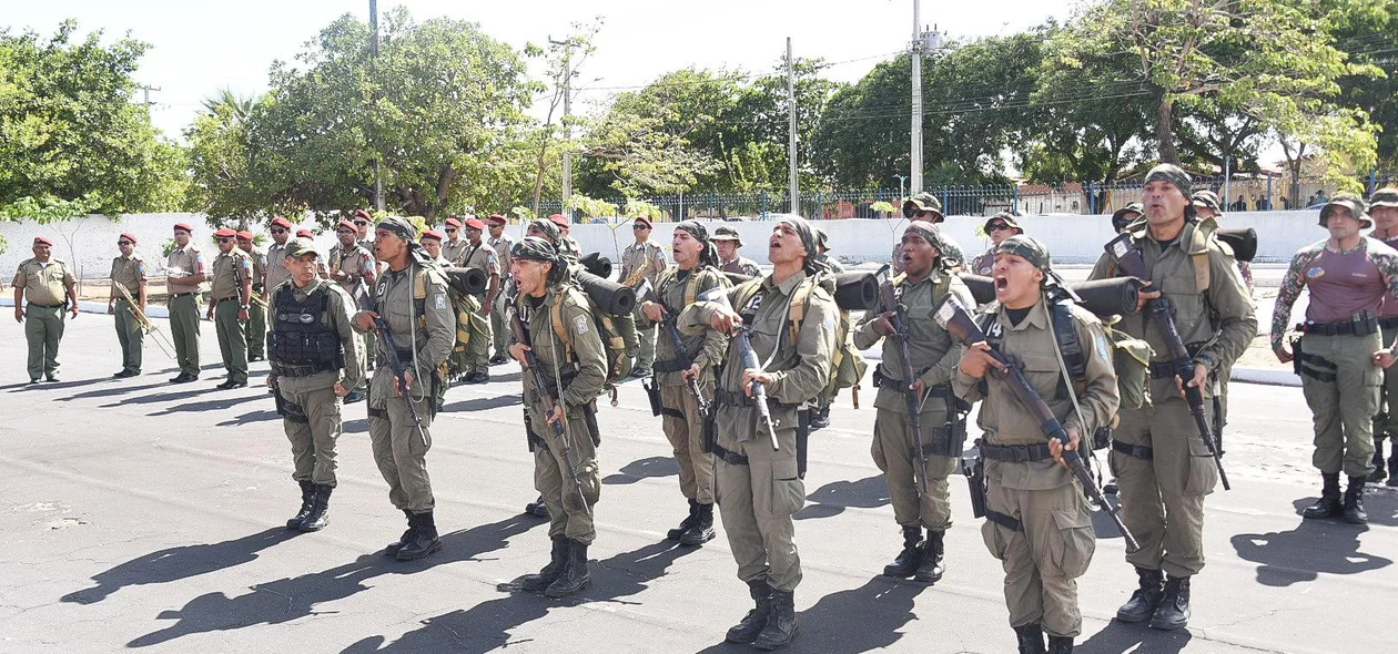 Policiais formados no II Cosal