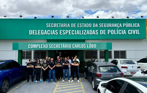 Policiais no complexo de delegacias da Polícia Civil do Piauí