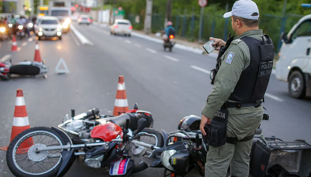 Policial no local do acidente