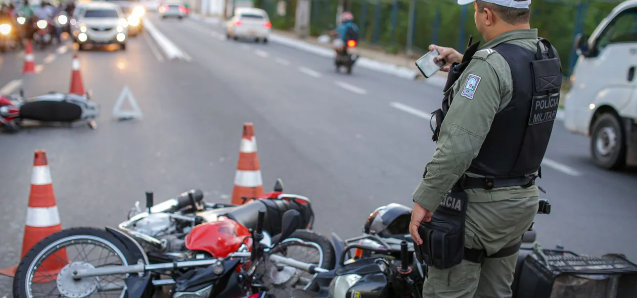 Policial no local do acidente