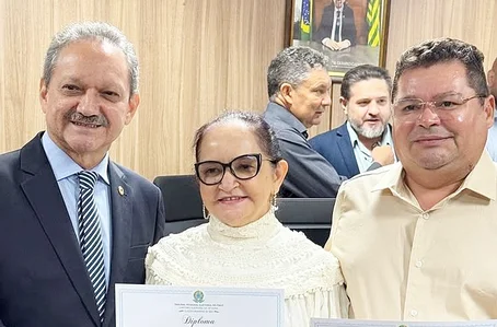 Prefeita reeleita Betinha Brandão é diplomada