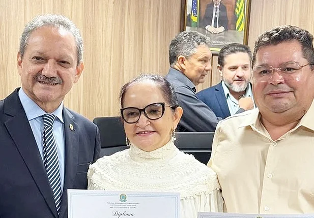 Prefeita reeleita Betinha Brandão é diplomada