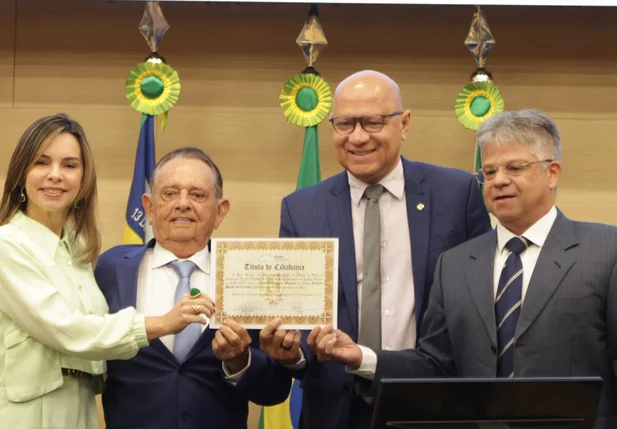 Prefeito de Uruçuí recebe título de Cidadão Piauiense