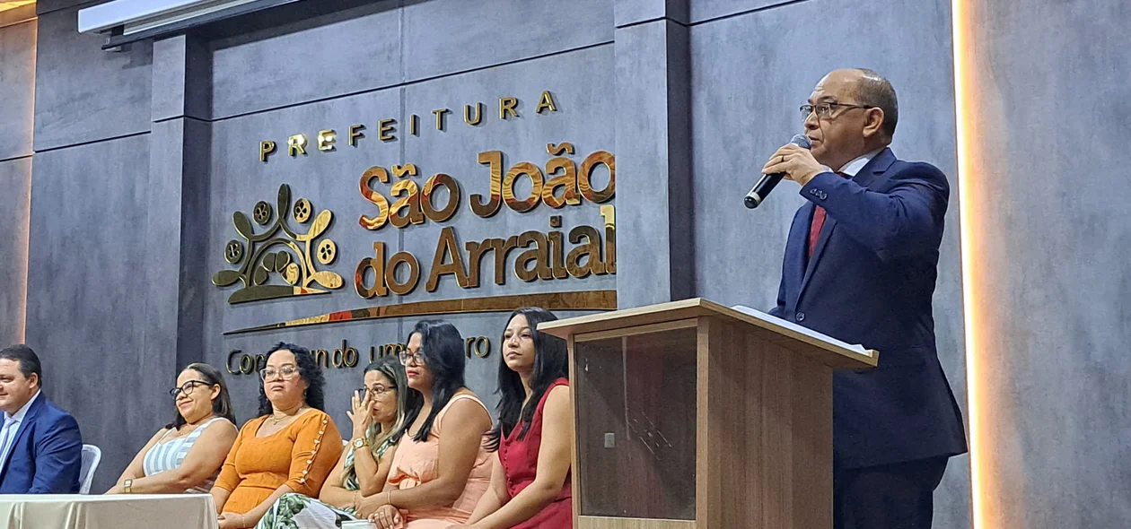 Prefeito eleito Abdoral Melo falou durante solenidade no Cineteatro