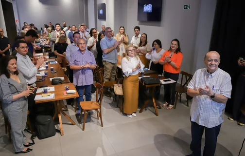 Prefeito eleito Sílvio Mendes com o futuro secretariado