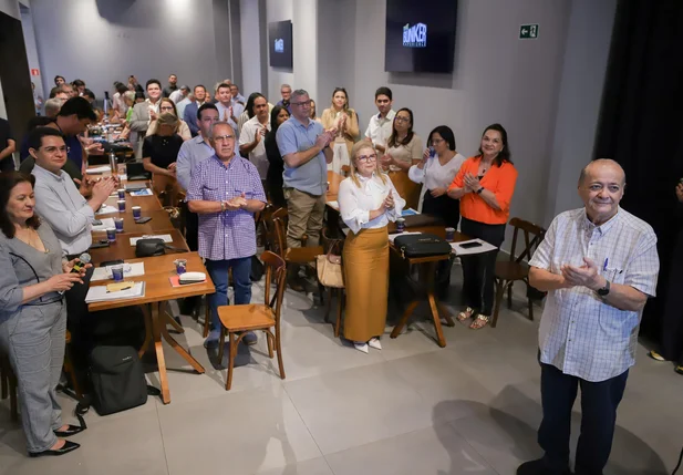 Prefeito eleito Sílvio Mendes com o futuro secretariado