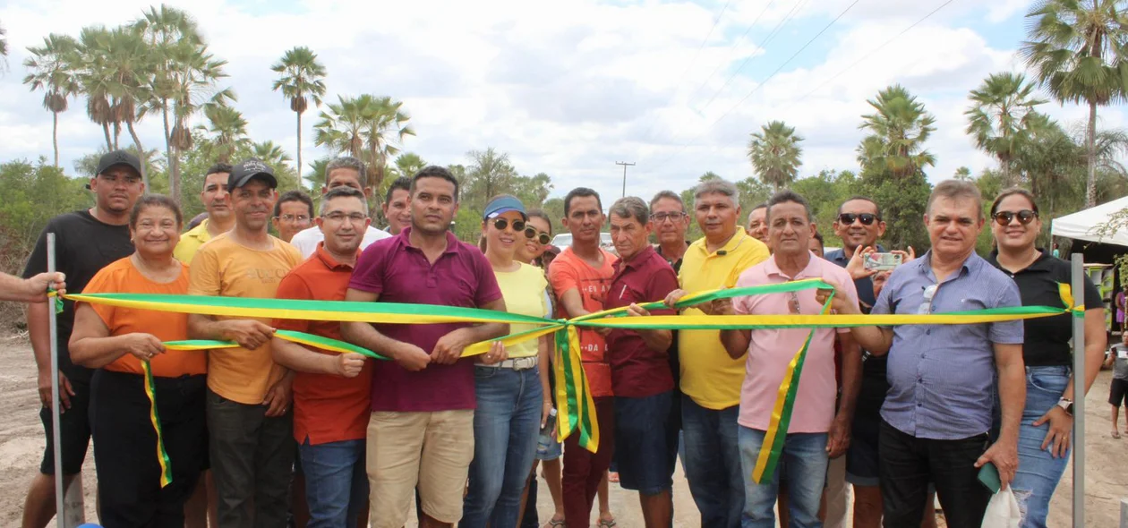 Prefeitura de  Nossa Senhora de Nazaré entrega duas passagens molhadas e 1km de estradas vicinais