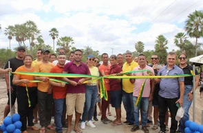 Prefeitura de  Nossa Senhora de Nazaré entrega duas passagens molhadas e 1km de estradas vicinais