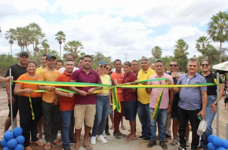 Prefeitura de  Nossa Senhora de Nazaré entrega duas passagens molhadas e 1km de estradas vicinais