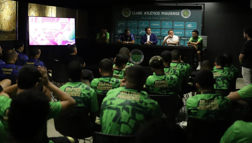 Presidente, jogadores dirigente do Atlético Piauiense