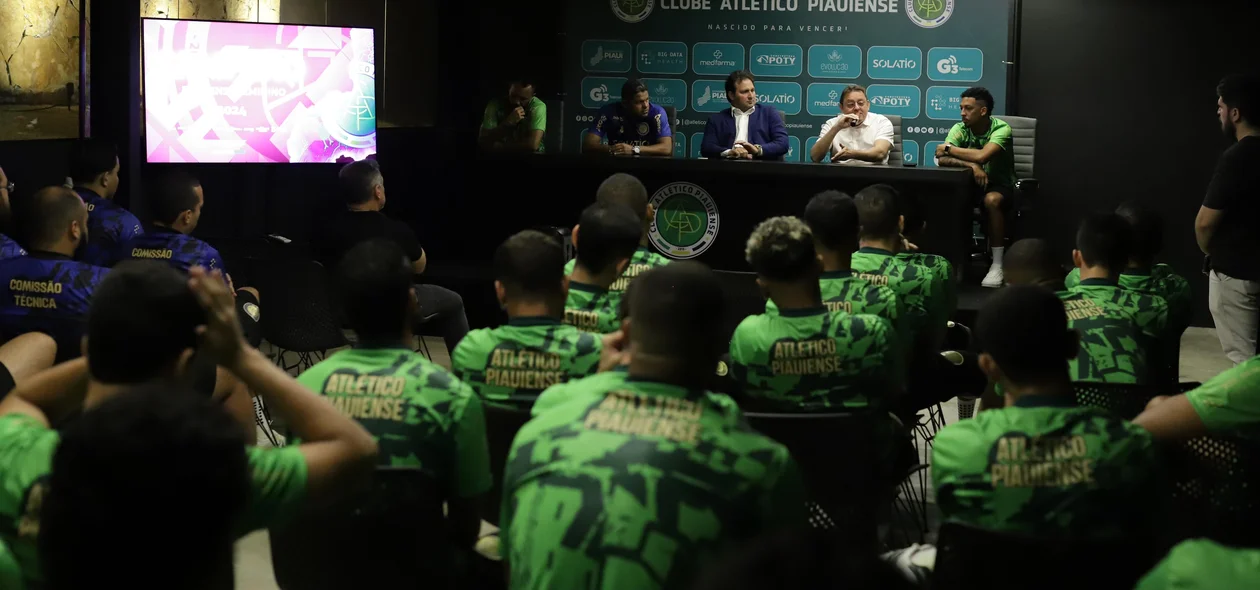 Presidente, jogadores dirigente do Atlético Piauiense