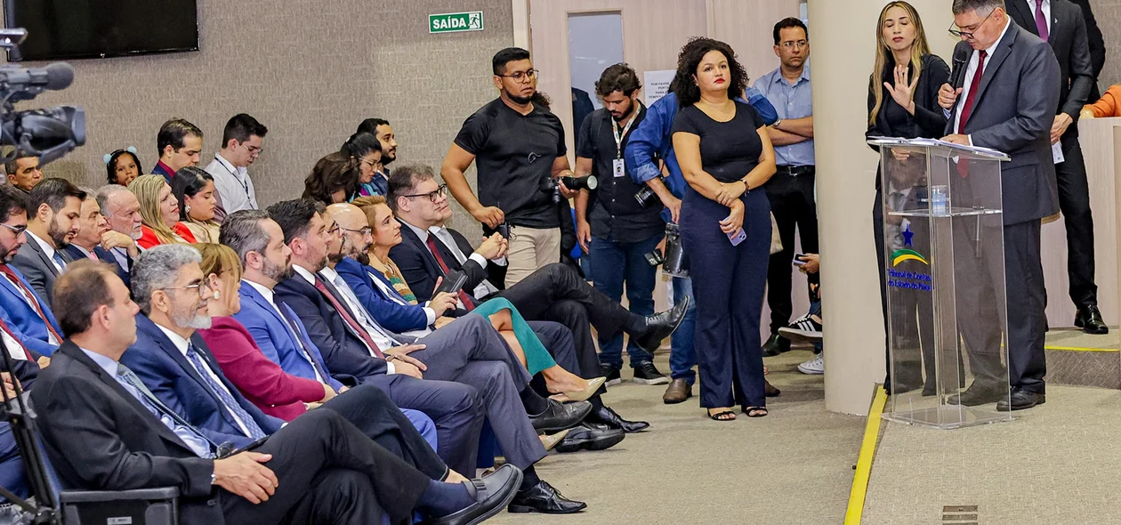 Presidente Kennedy Barros discursou durante recondução a presidência