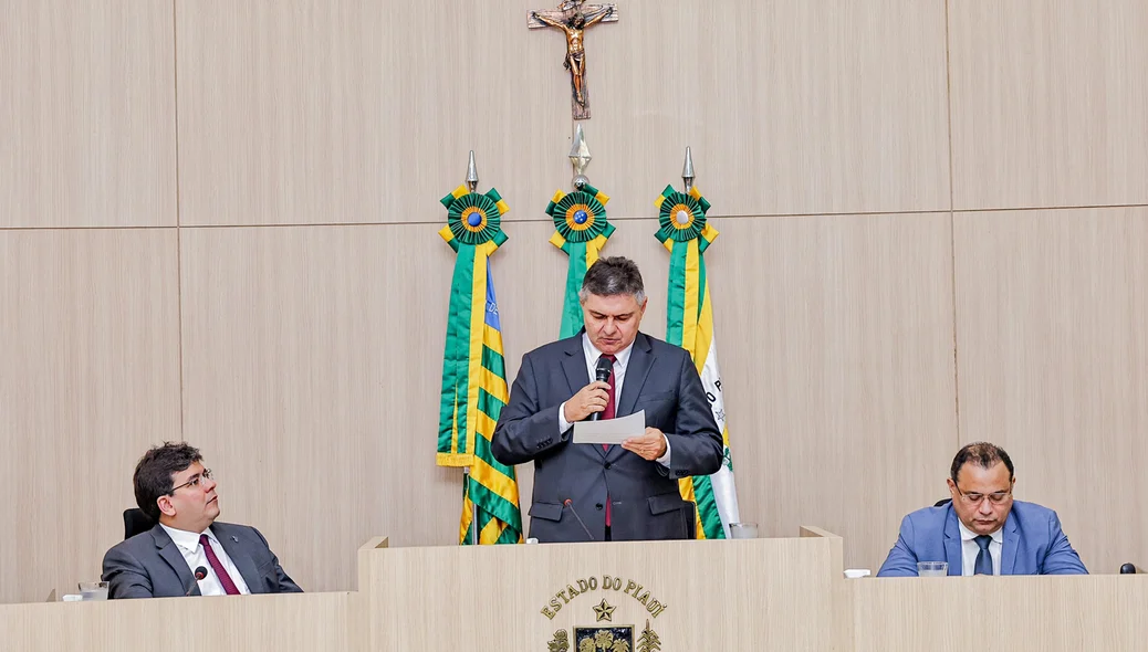 Presidente Kennedy Barros em discurso durante recondução à presidência do TCE-PI