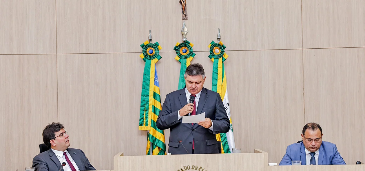 Presidente Kennedy Barros em discurso durante recondução à presidência do TCE-PI