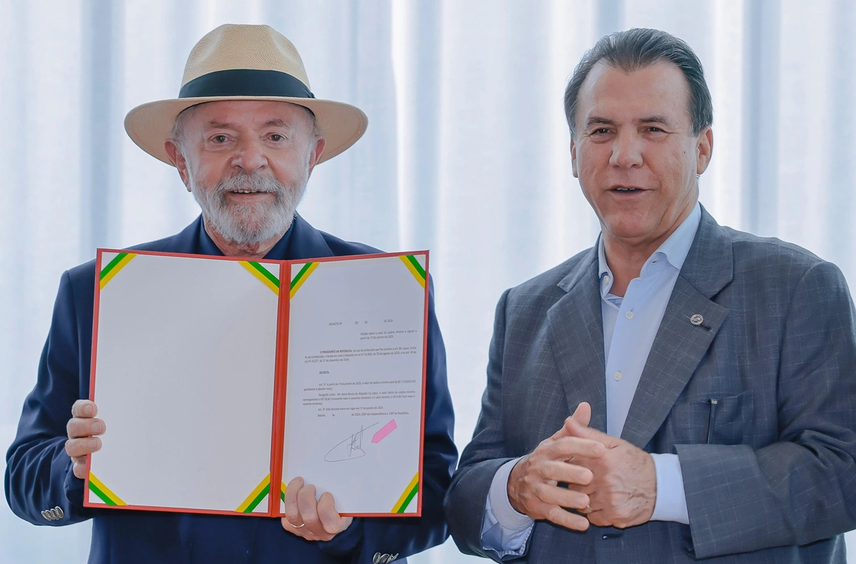 Presidente Lula assinou o decreto ao lado do ministro do Trabalho e Emprego, Luiz Marinho