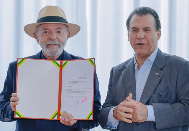 Presidente Lula assinou o decreto ao lado do ministro do Trabalho e Emprego, Luiz Marinho