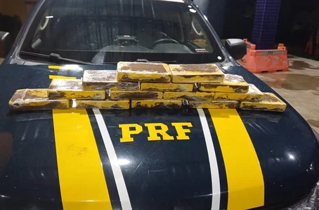 PRF apreende 14kg de cocaína em ônibus na cidade de Piripiri