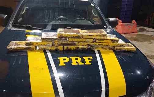 PRF apreende 14kg de cocaína em ônibus na cidade de Piripiri