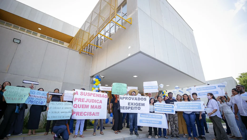 Protesto na inauguração da Escola Municipal 15 de Outubro