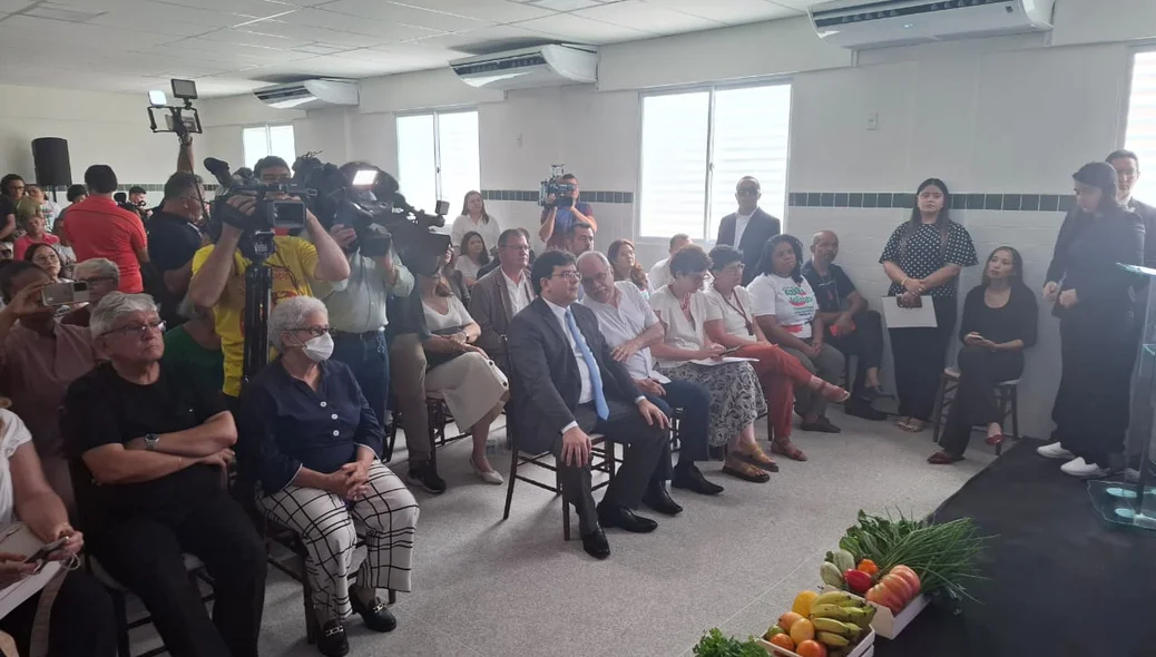 Representantes no evento de laçamento do programa Cozinha Solidária no Piauí