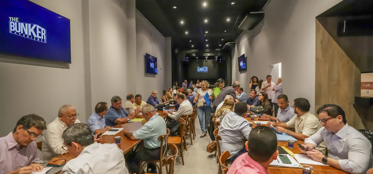 Reunião com o futuro secretariado de Sílvio Mendes