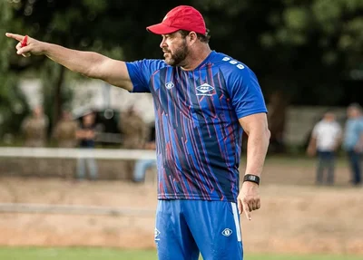 Roberto Fernandes, técnico do Piauí