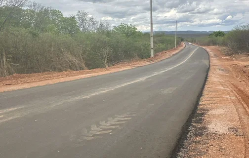 Rodovia pavimentada no interior do Piauí