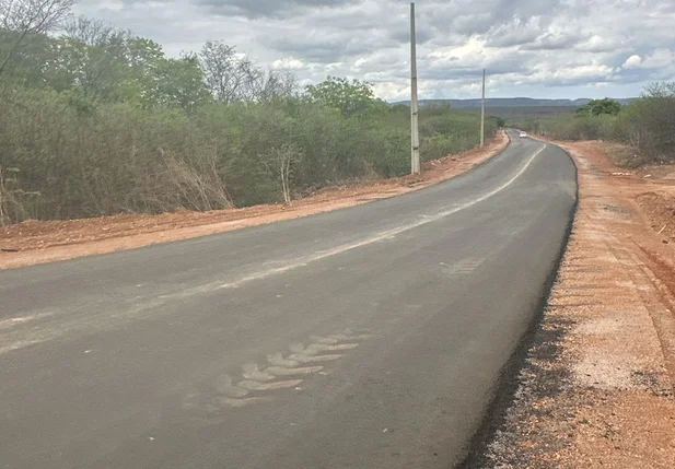 Rodovia pavimentada no interior do Piauí