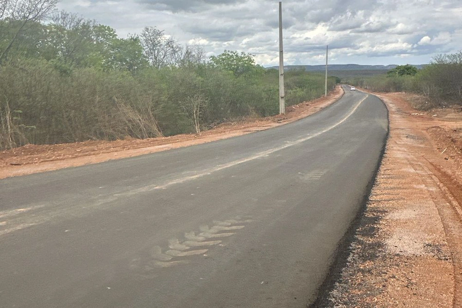 Rodovia pavimentada no interior do Piauí