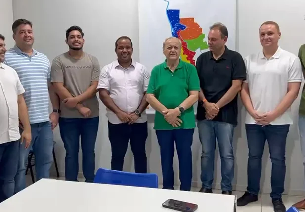 Sílvio Mendes com os vereadores de Teresina