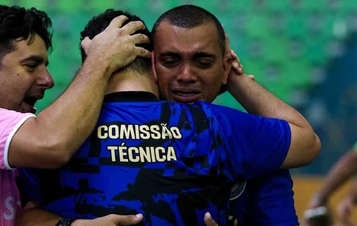 Técnico Léo Silva se emociona após título do Piauiense de Futsal