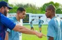 Técnico Roberto Fernandes dando orientações para os jogadores do Piauí