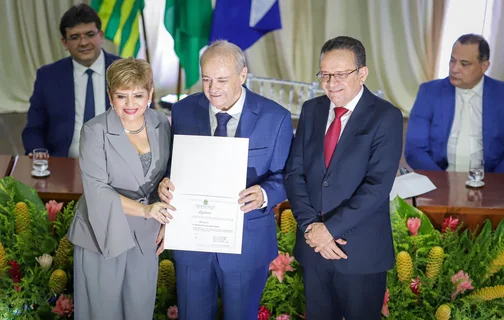 TRE-PI diploma prefeito eleito de Teresina Sílvio Mendes