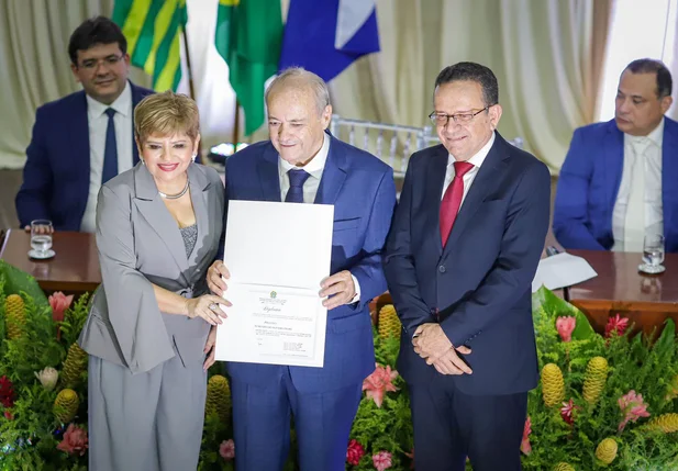 TRE-PI diploma prefeito eleito de Teresina Sílvio Mendes