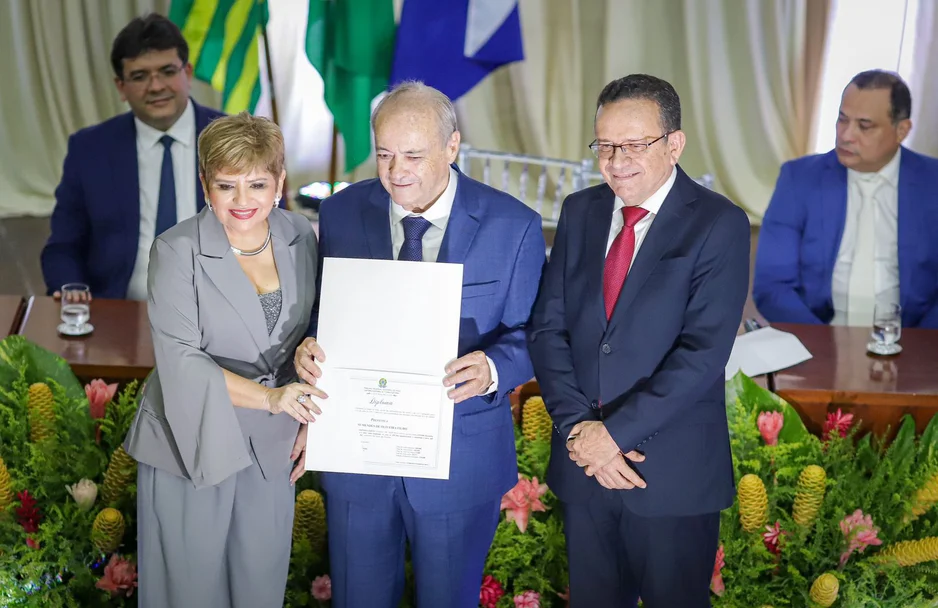 TRE-PI diploma prefeito eleito de Teresina Sílvio Mendes