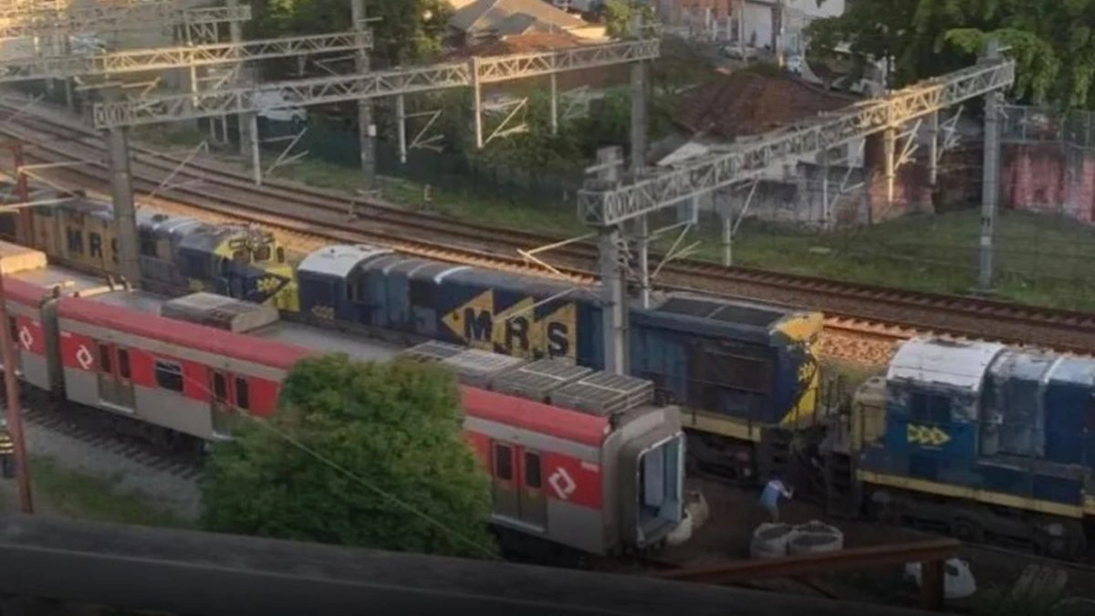 Trem de carga descarrila em São Paulo