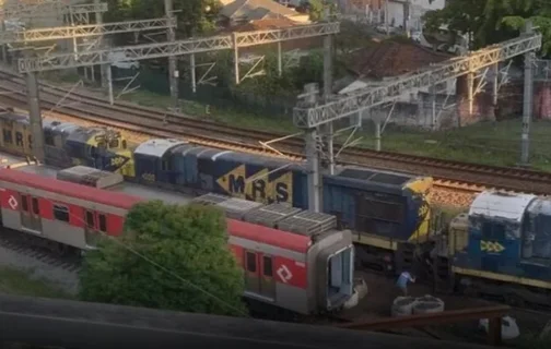 Trem de carga descarrila em São Paulo