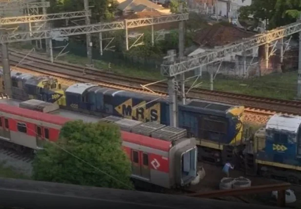 Trem de carga descarrila em São Paulo