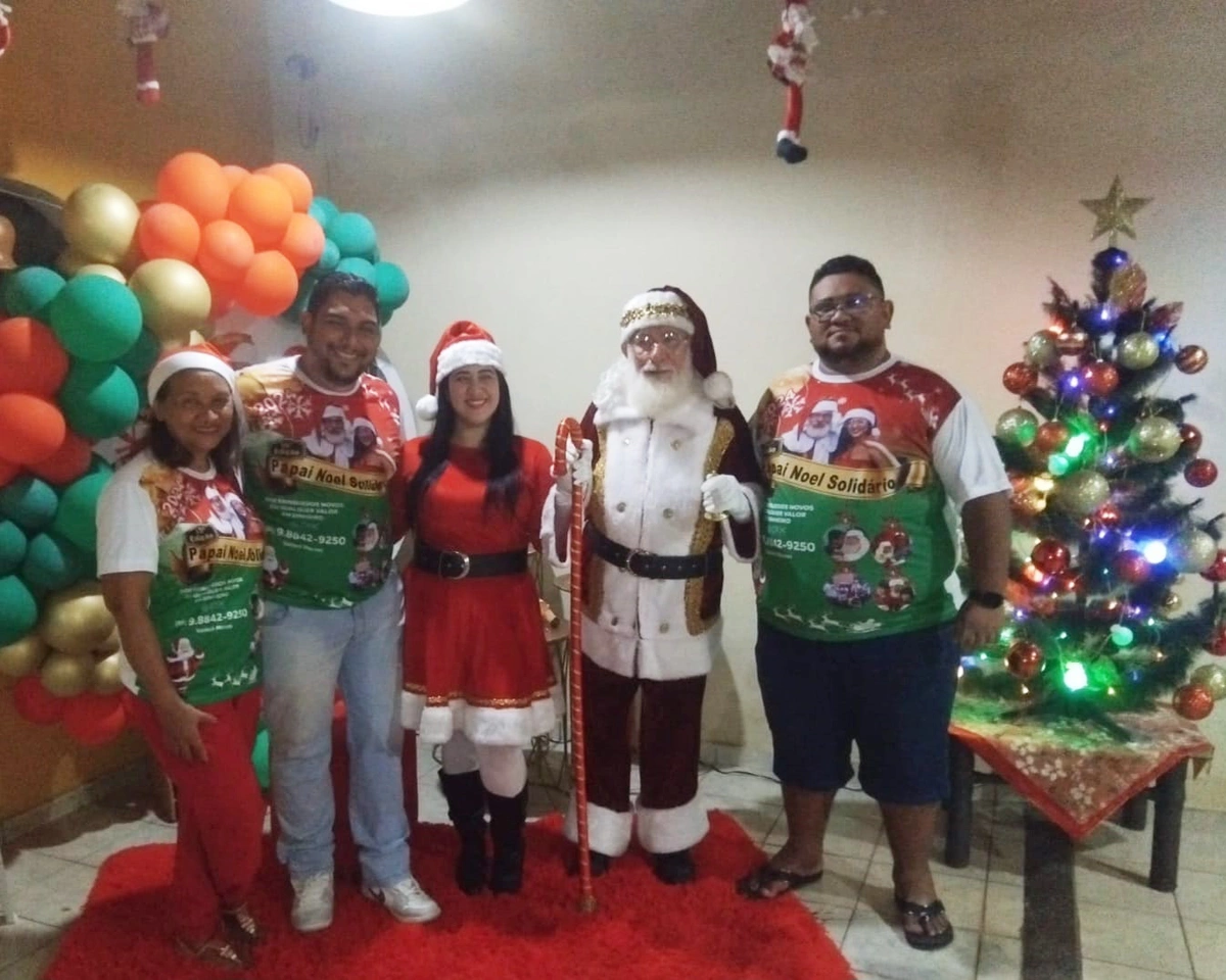 Valdeck Moraes e a família participam do Papai Noel Solidário