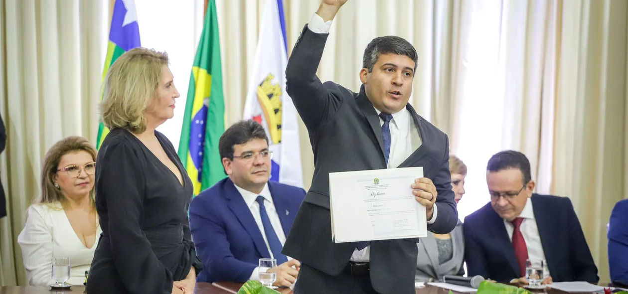 Vereador Deolindo Moura recebe diploma das eleições 2024