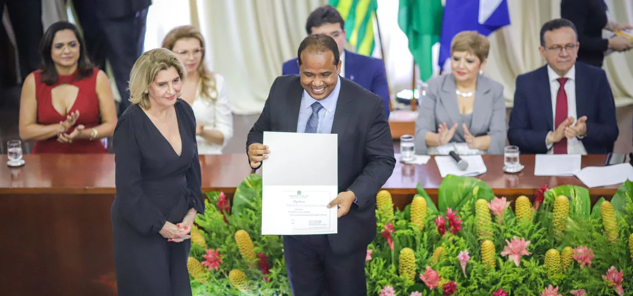 Vereador Enzo Samuel recebe diploma do TRE-PI