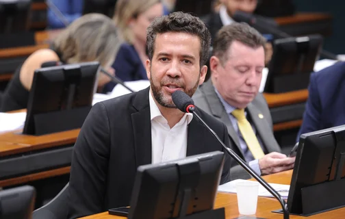 Deputado André Janones