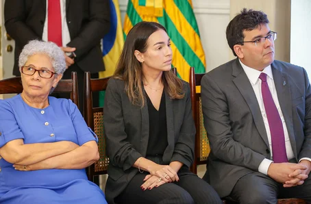 Secretária Regina Sousa, primeira-dama Isabel Fonteles e o governador Rafael Fonteles