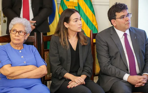 Secretária Regina Sousa, primeira-dama Isabel Fonteles e o governador Rafael Fonteles