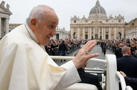 Papa Francisco celebra missa de Domingo de Páscoa