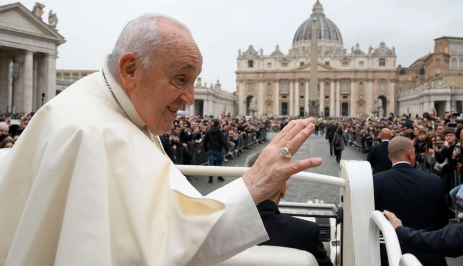 Papa Francisco celebra missa de Domingo de Páscoa