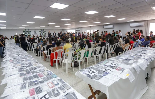 A devolução dos 700 celulares  aconteceu na sede da SSP, na zona leste de Teresina.