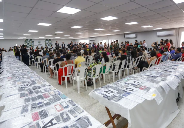 A devolução dos 700 celulares  aconteceu na sede da SSP, na zona leste de Teresina.