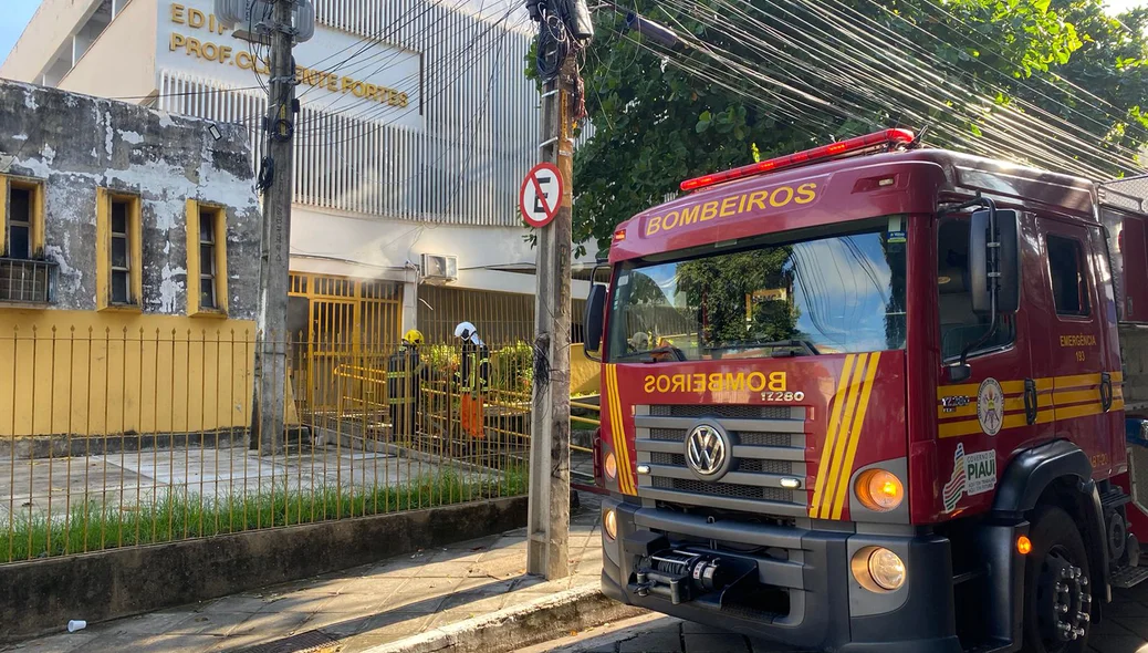 Corpo de Bombeiros no local