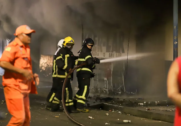 Equipe do Corpo de Bombeiros em ação